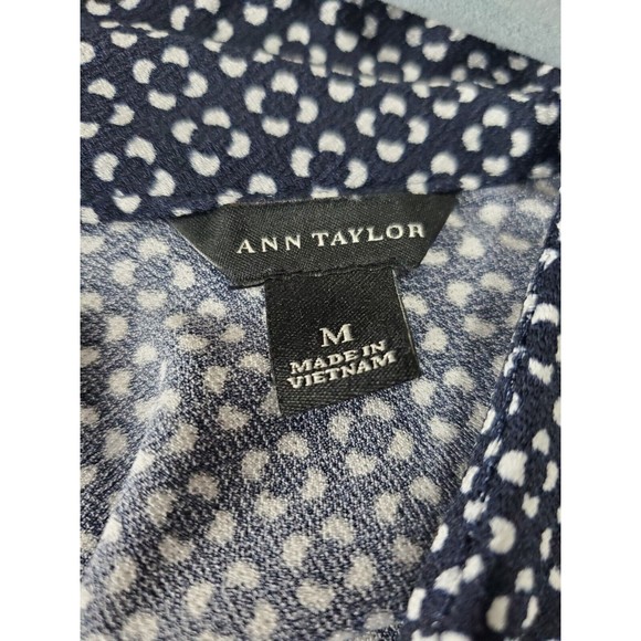 Ann Taylor Womens Size Med Sleeveless Navy Flower Print Blouse Stretchy V-neck - Picture 3 of 7